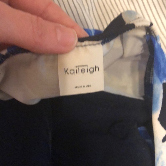 Good condition floral dress sleeveless size medium or 8 - Picture 1 of 3